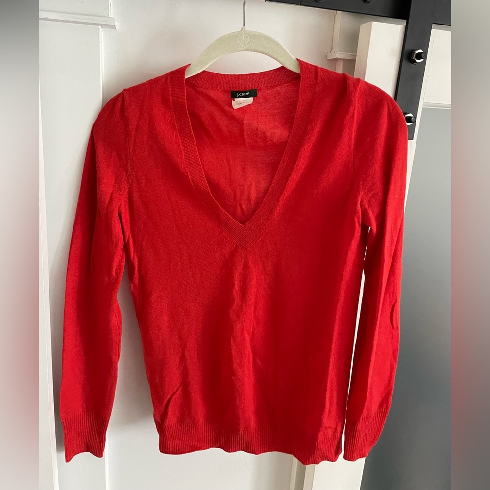 J. Crew v neck fine gauge sweater, poppy, xs